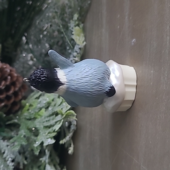 Hallmark Keepsake Ornament 2012 Happy Feet 2 Erik Finds His Groove Penguin - Picture 6 of 7